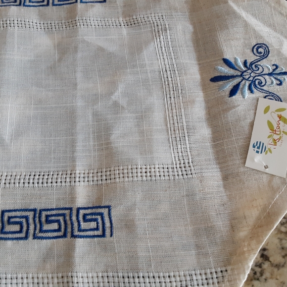 Table runner - Picture 3 of 3